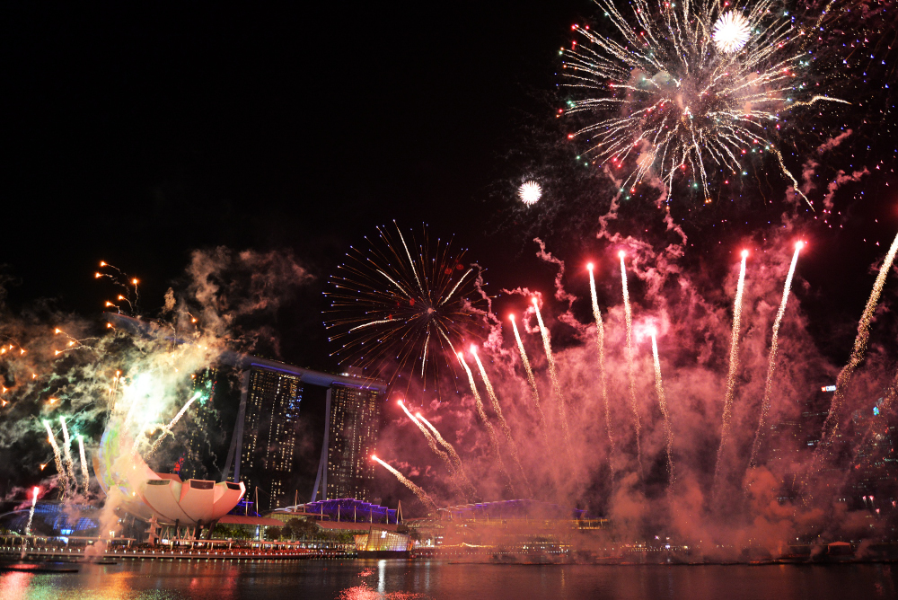 Endless Traveling Map: Celebrating Chinese New Year With Bicentennial Fireworks Display, Singapore