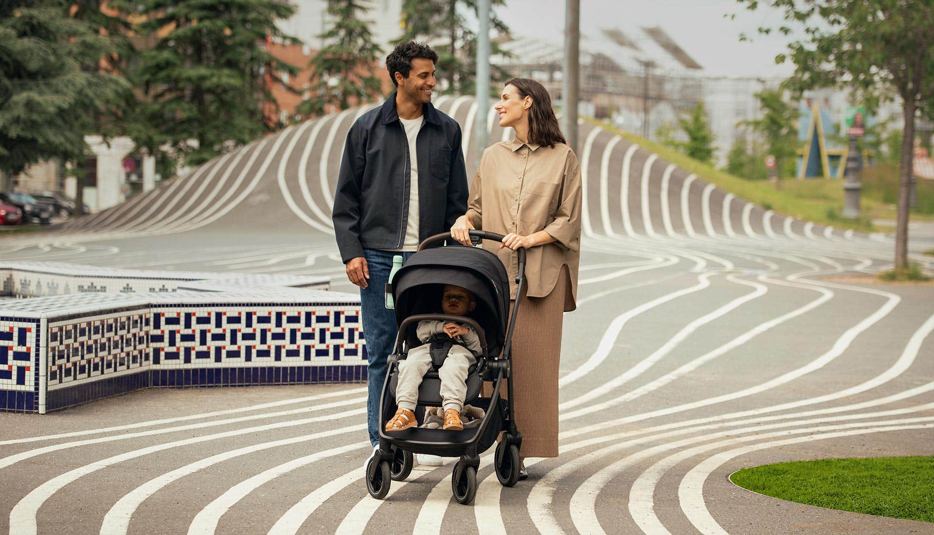 Nuna SWIV 360 Degree Swivel Stroller — official Nuna